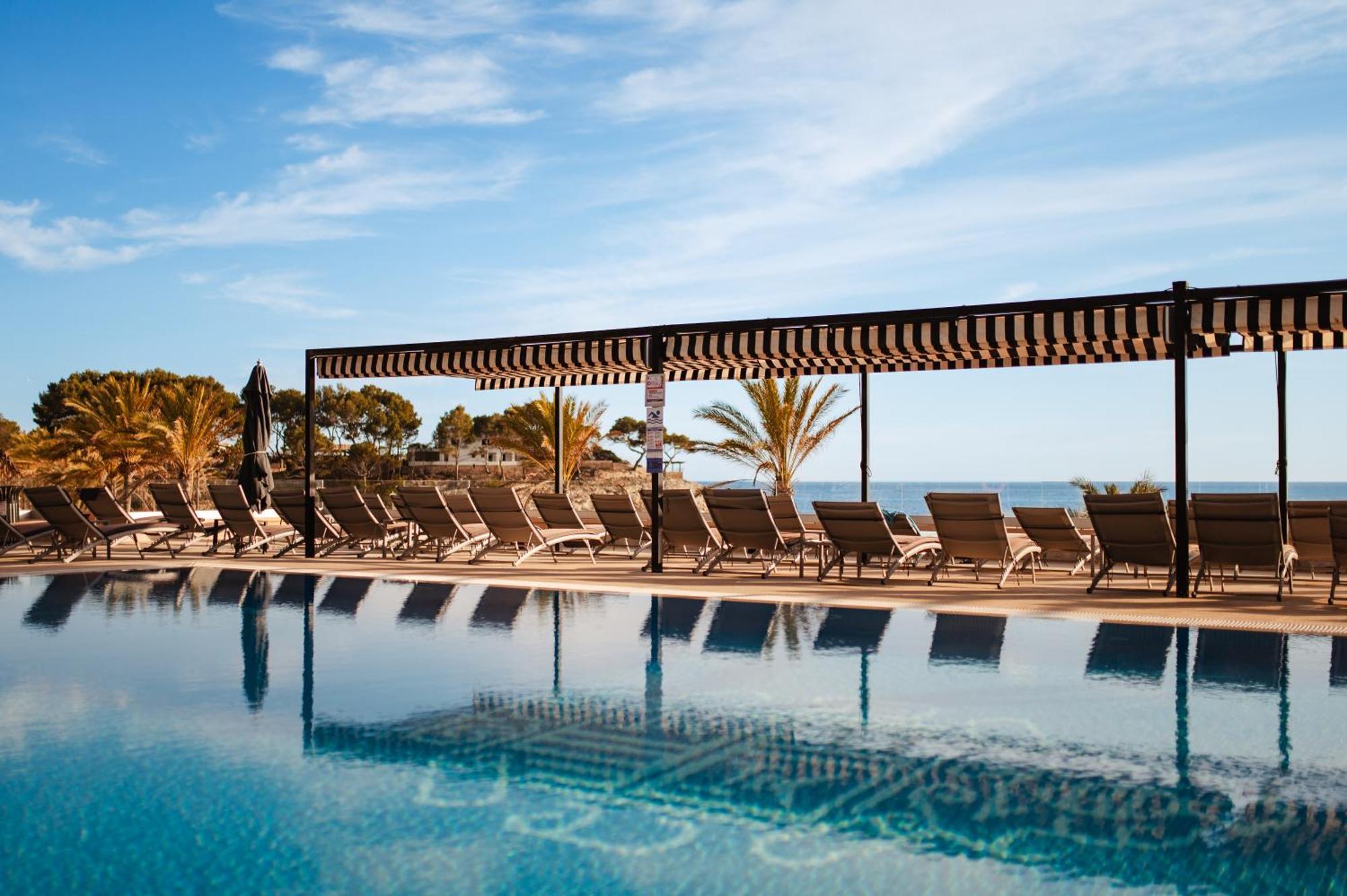 Secrets Mallorca Villamil Resort & Spa - Adults Only パゲラ エクステリア 写真 The swimming pool at the hotel