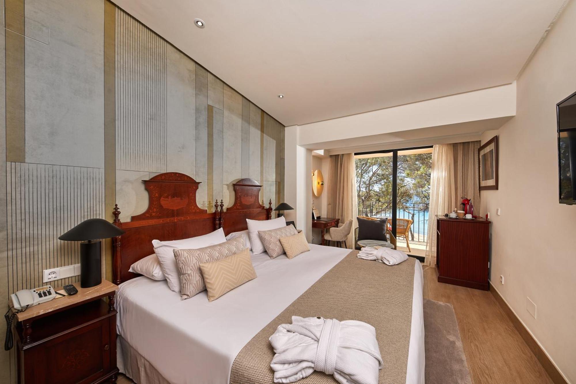 Secrets Mallorca Villamil Resort & Spa - Adults Only パゲラ エクステリア 写真 A room at the hotel