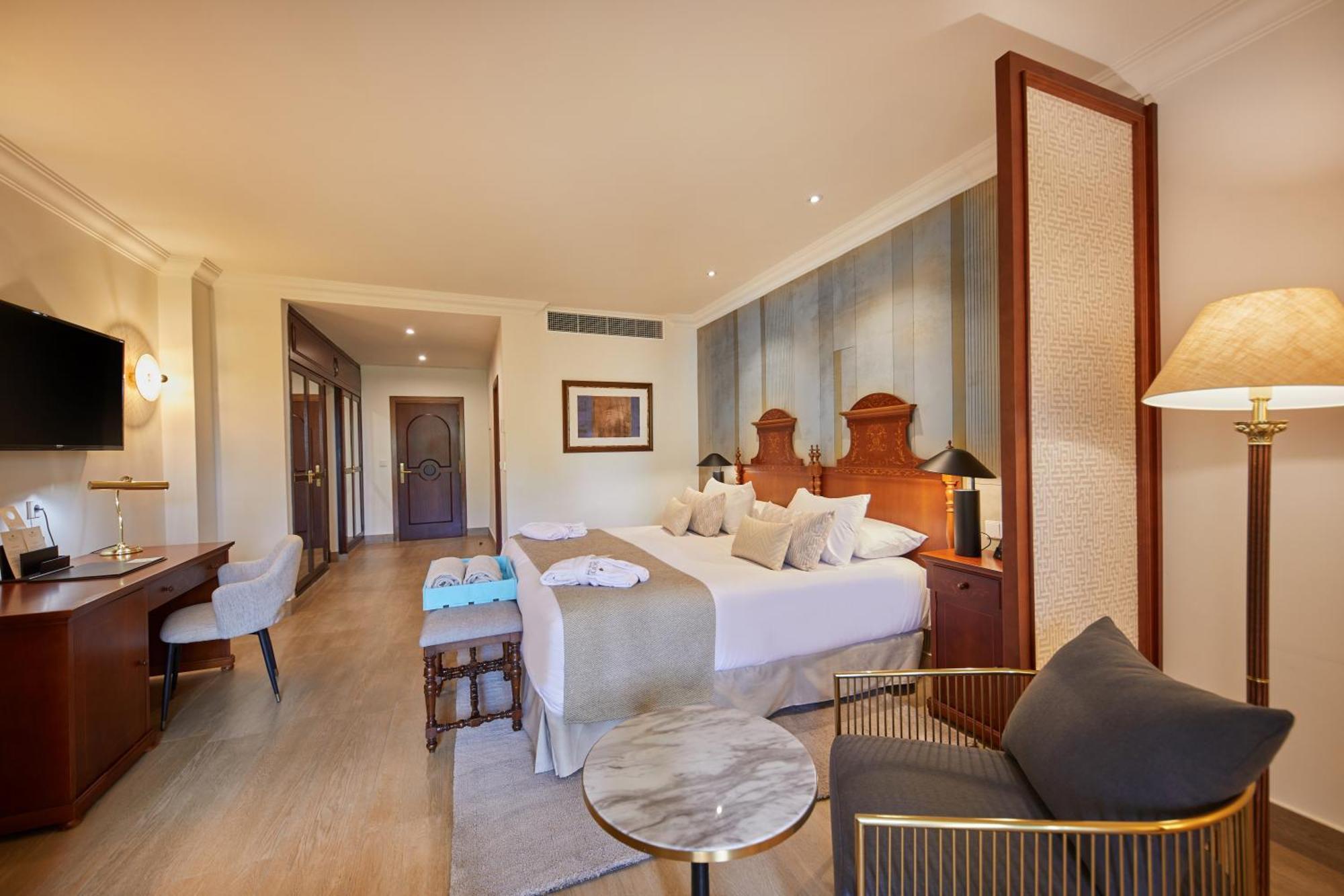 Secrets Mallorca Villamil Resort & Spa - Adults Only パゲラ エクステリア 写真 A room at the hotel