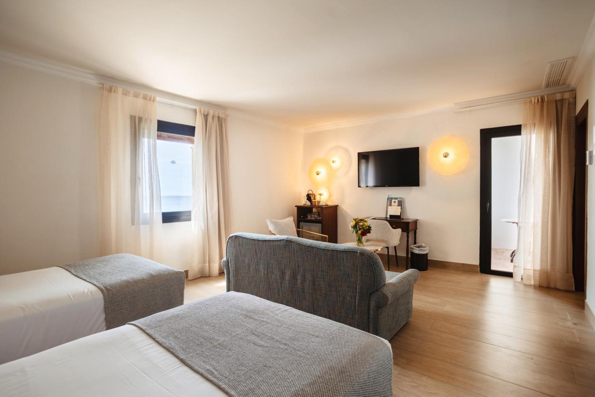 Secrets Mallorca Villamil Resort & Spa - Adults Only パゲラ エクステリア 写真 A room at the hotel