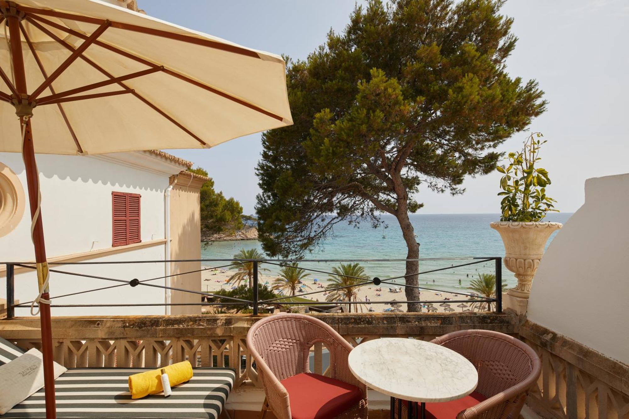 Secrets Mallorca Villamil Resort & Spa - Adults Only パゲラ エクステリア 写真 View of the beach from the hotel