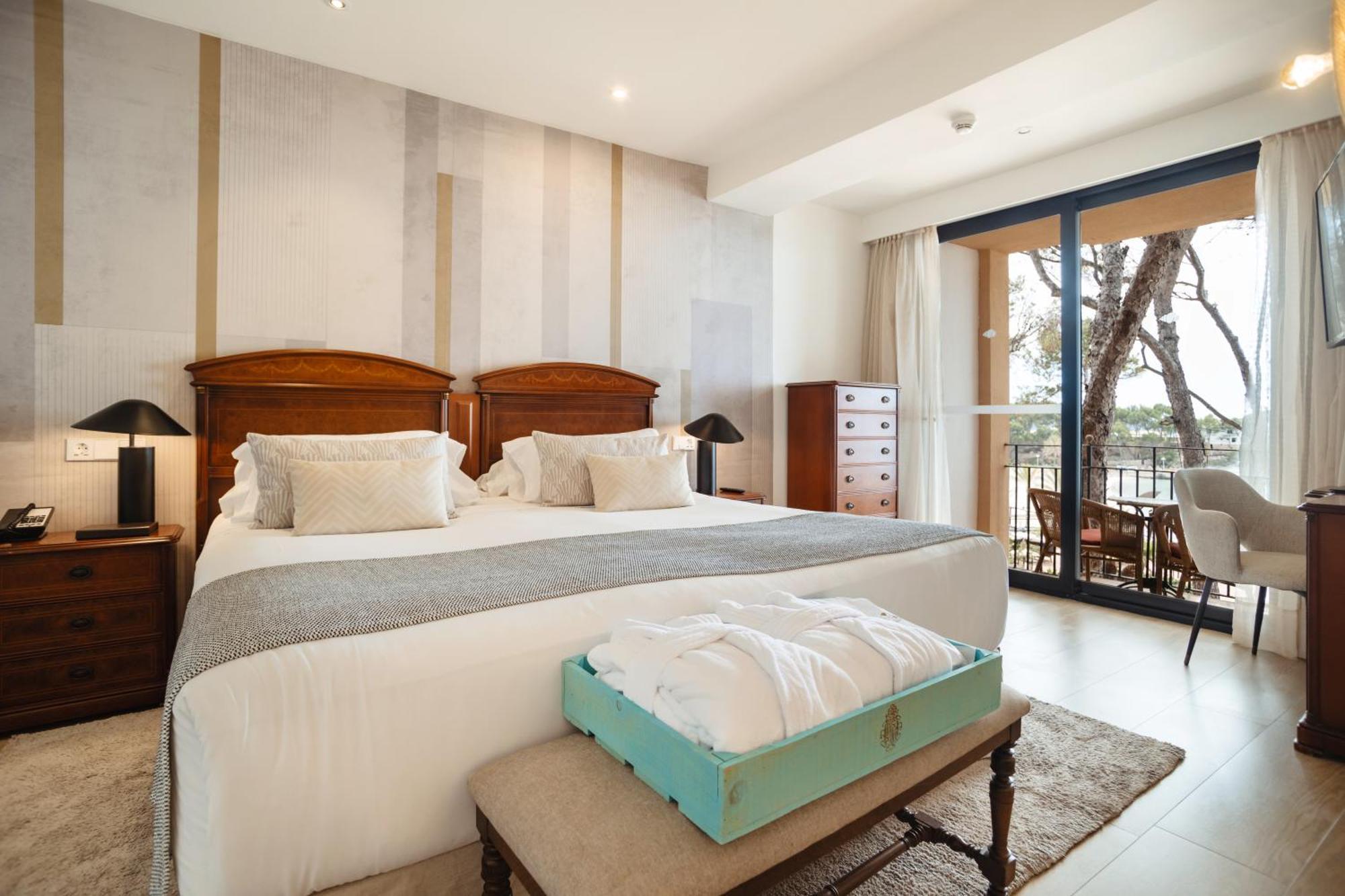 Secrets Mallorca Villamil Resort & Spa - Adults Only パゲラ エクステリア 写真 A bedroom at the hotel