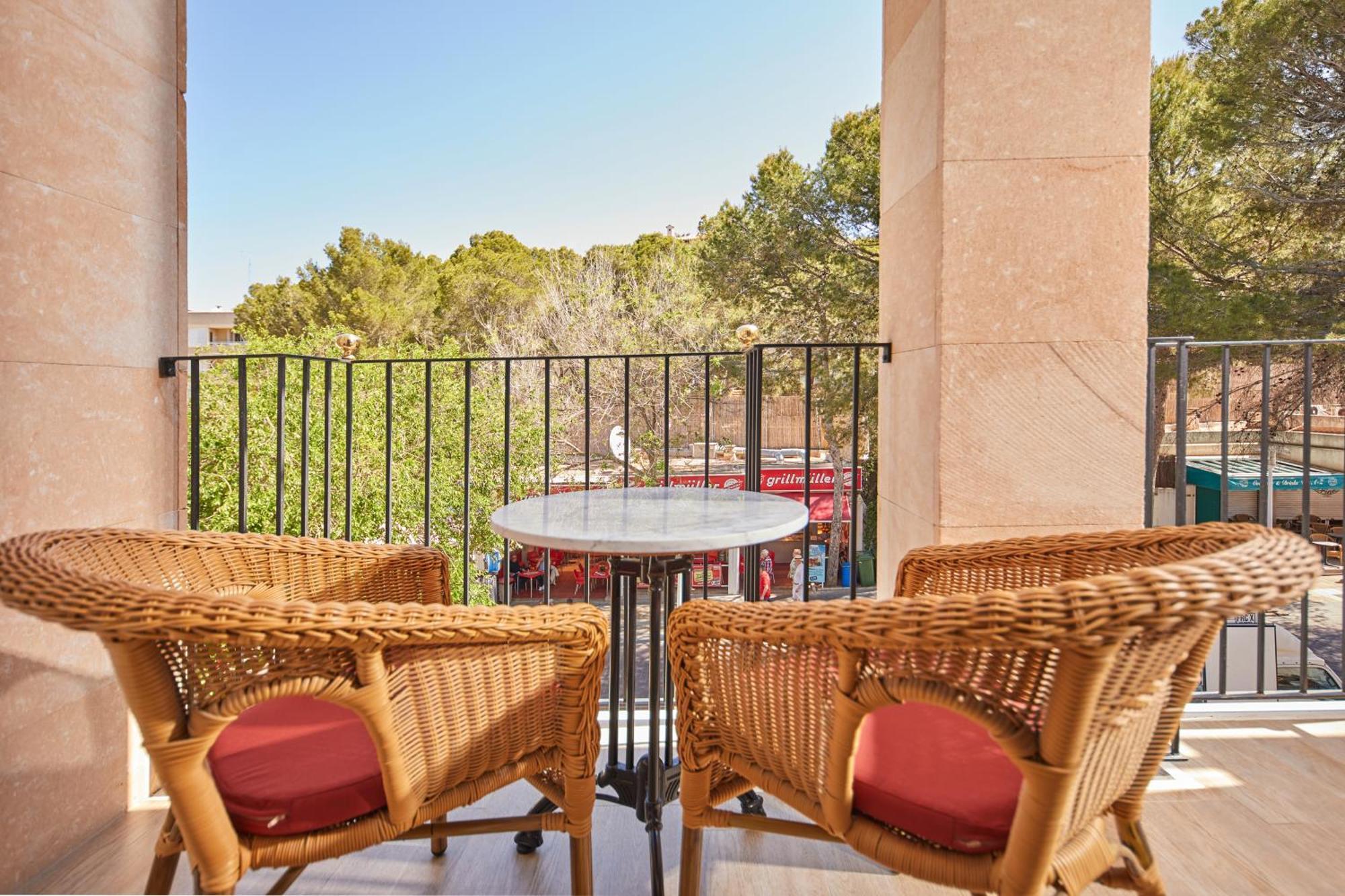 Secrets Mallorca Villamil Resort & Spa - Adults Only パゲラ エクステリア 写真 A balcony at the hotel