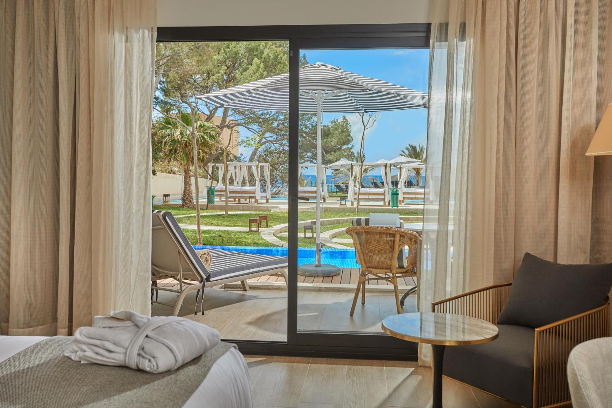 Secrets Mallorca Villamil Resort & Spa - Adults Only パゲラ エクステリア 写真 A room at the hotel