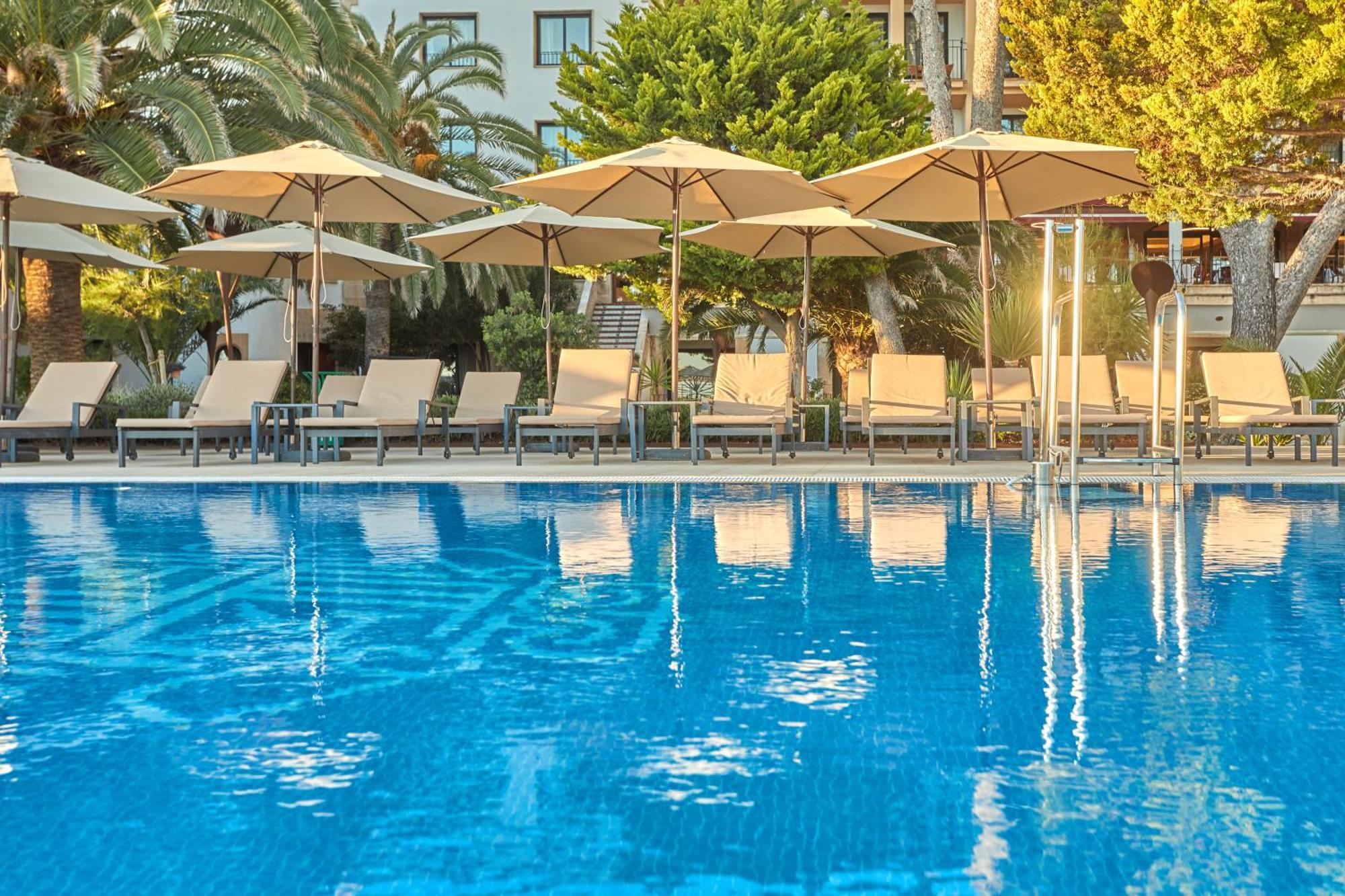 Secrets Mallorca Villamil Resort & Spa - Adults Only パゲラ エクステリア 写真 The swimming pool at the hotel
