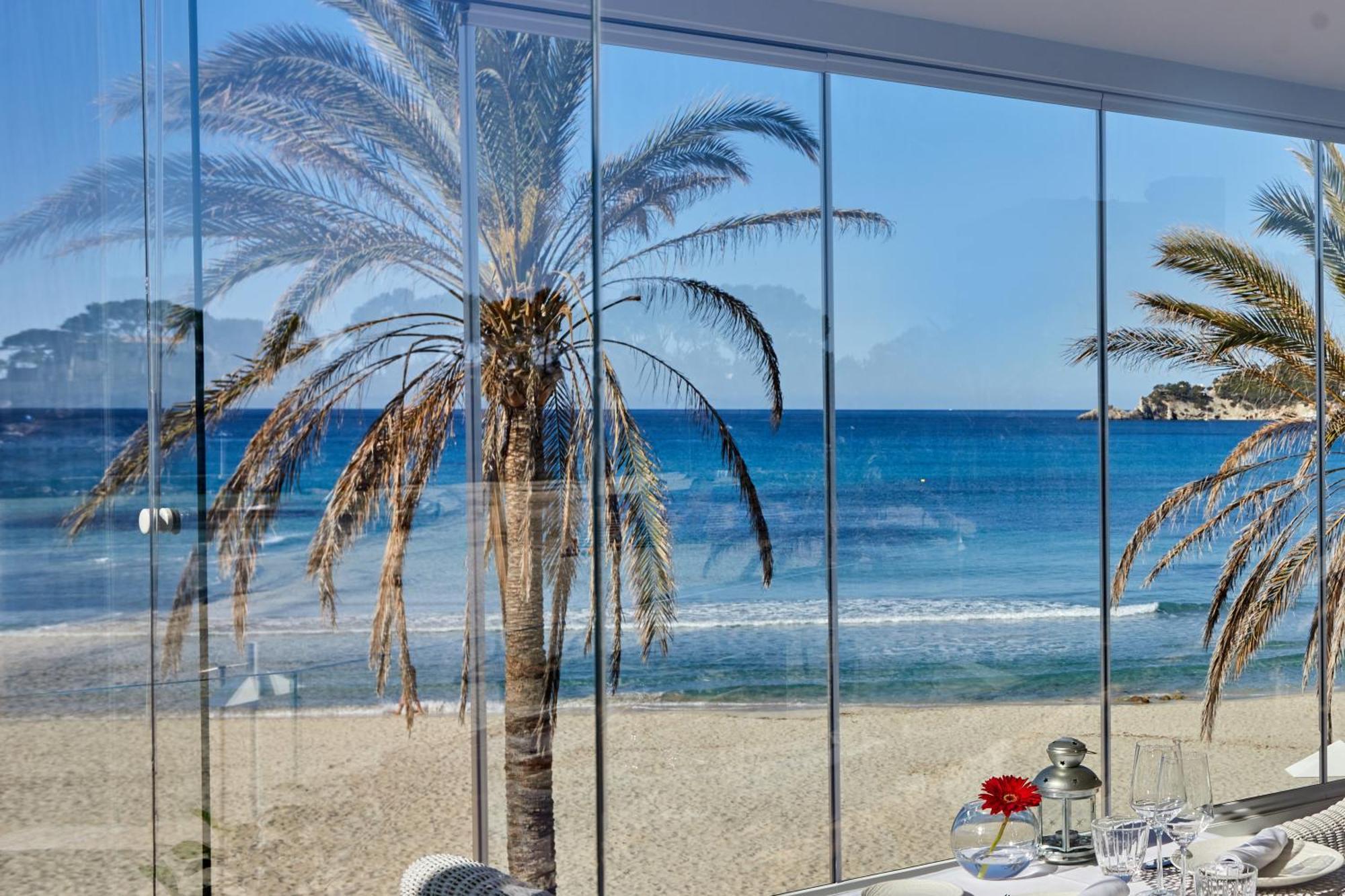 Secrets Mallorca Villamil Resort & Spa - Adults Only パゲラ エクステリア 写真 View of the beach from the hotel