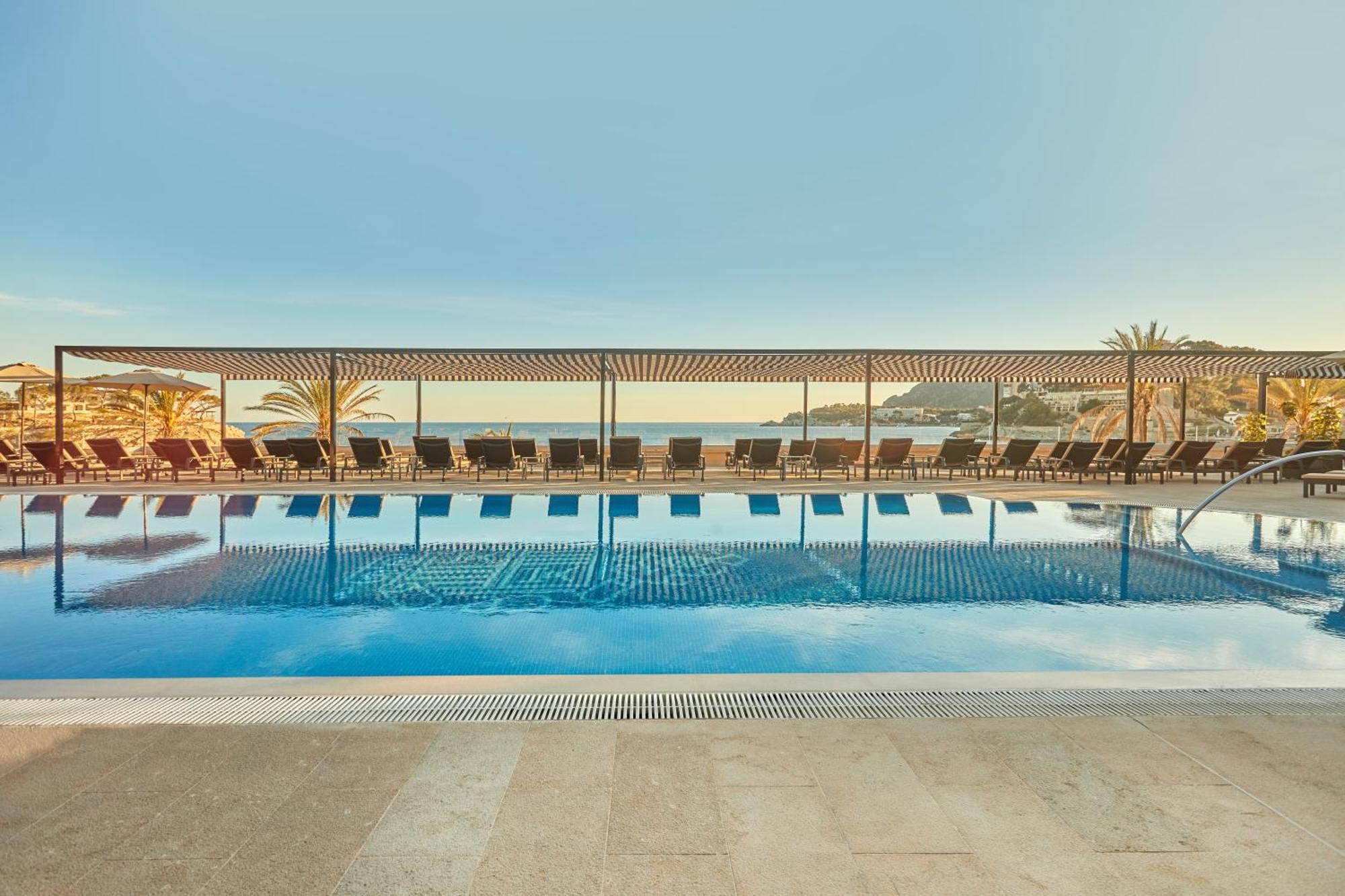 Secrets Mallorca Villamil Resort & Spa - Adults Only パゲラ エクステリア 写真 The swimming pool at the hotel