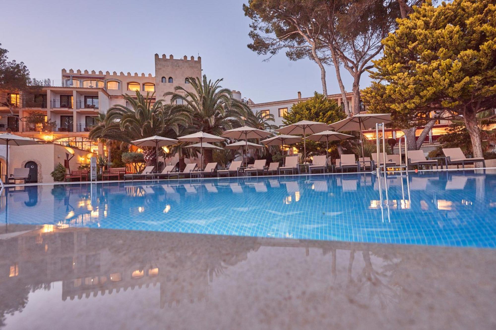 Secrets Mallorca Villamil Resort & Spa - Adults Only パゲラ エクステリア 写真 The hotel's swimming pool